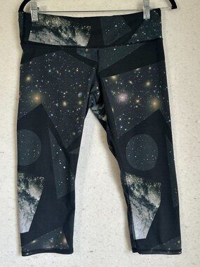 ALO Vapor Space Galaxy Airbrush Leggings Yoga Pants capri sz M activewear black